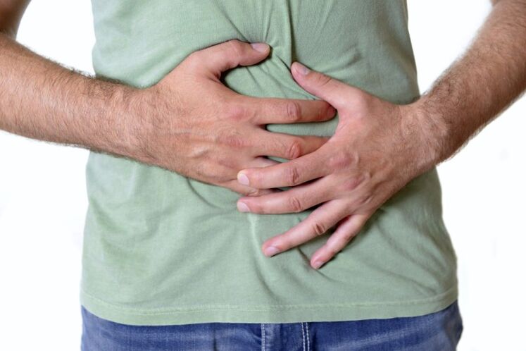 Pain and swelling - signs of the presence of worms in the intestines