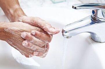 Washing hands to prevent parasites